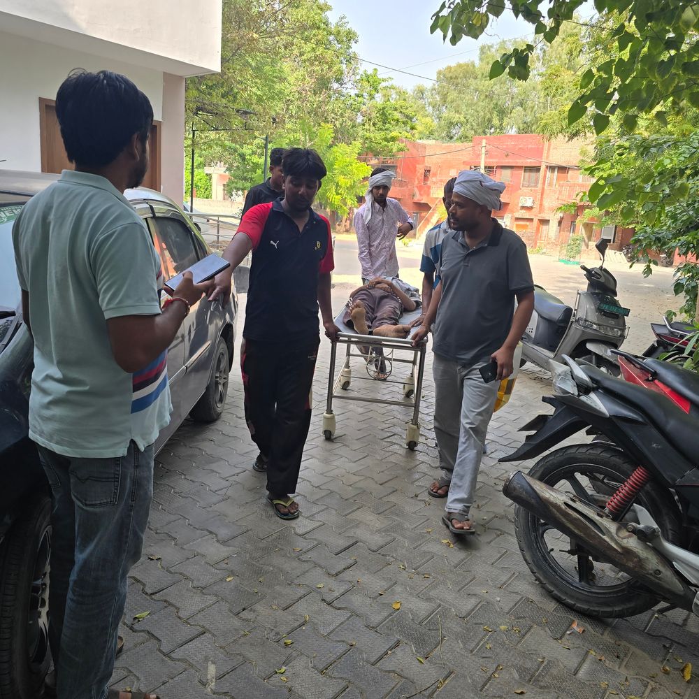 अबोहर में टहलने निकले बुजुर्ग को कार ने रौंदा:चार दिन पहले परिवार में चचेरे भाई की हुई थी मौत, घर पर अकेले थे,CCTV खंगाल रही पुलिस