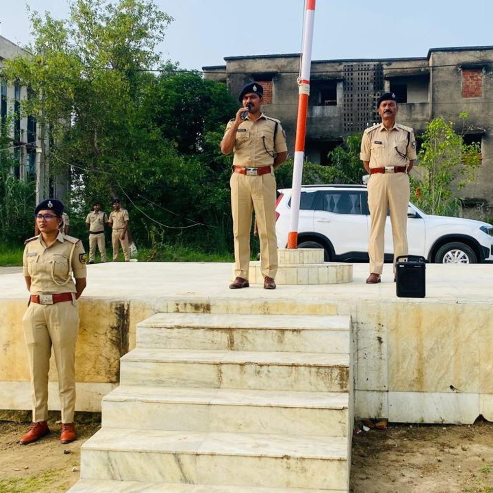 जहानाबाद एसपी ने साप्ताहिक परेड का निरीक्षण किया:पुलिसकर्मियों को अनुशासन और दक्षता बढ़ाने के निर्देश दिए