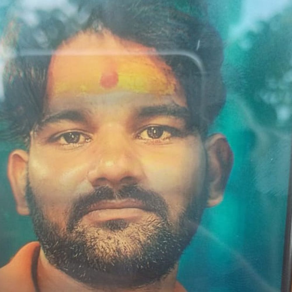 देवरिया में किसान की करंट लगने से मौत:पंखा लगाते समय हुआ हादसा, पुलिस ने शव पोस्टमॉर्टम के लिए भेजा