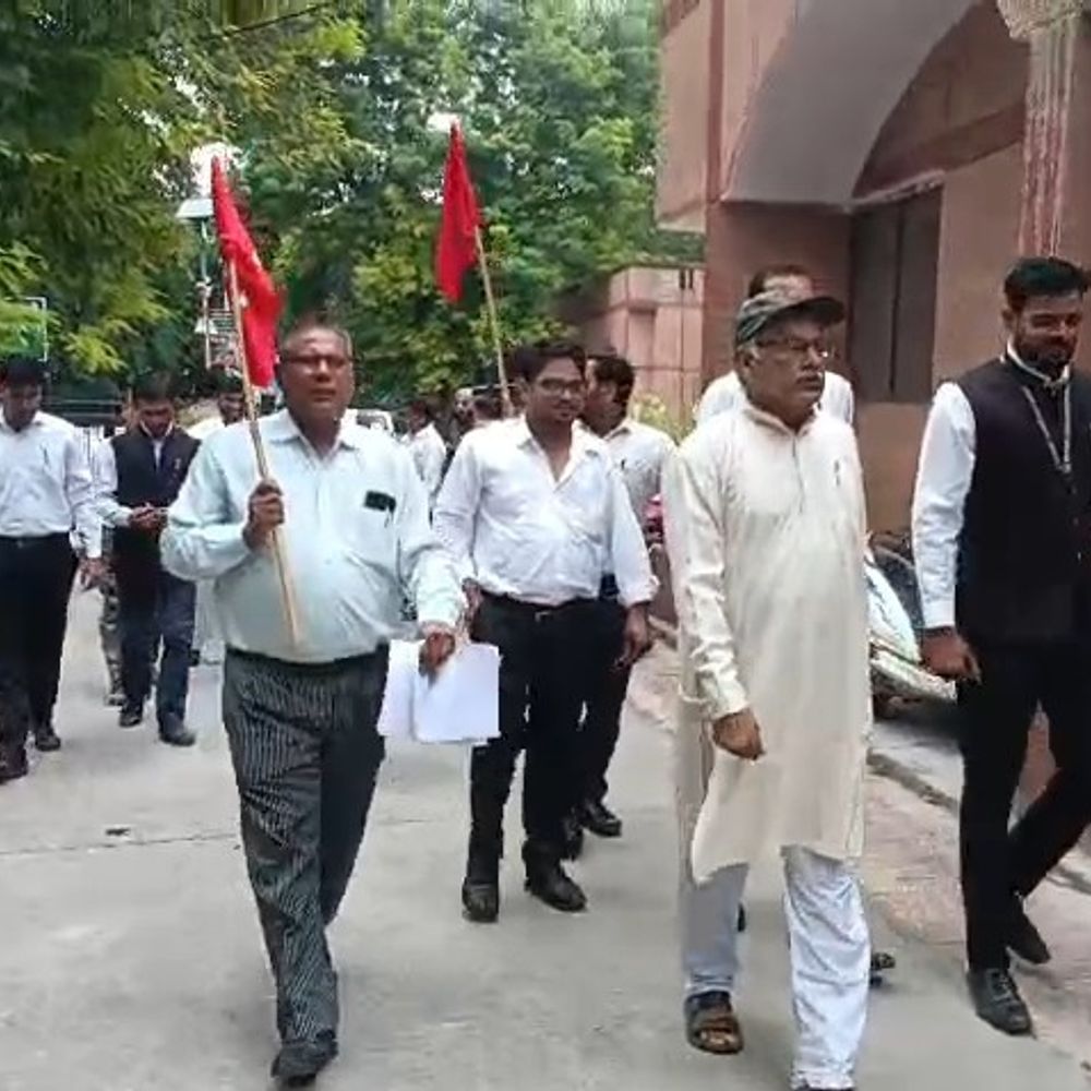 मथुरा में भाकपा (माले) का प्रदर्शन:पुलिस- LIU पर नेताओं-कार्यकर्ताओं का निजी डेटा जुटाने का आरोप
