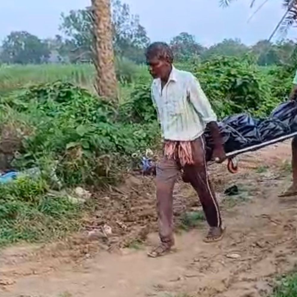बांका में टेंट सिटी के पीछे पोखर से शव बरामद:बॉडी की नहीं हुई पहचान, कांवरिया होने की आशंका; पोस्टमार्टम को भेजा