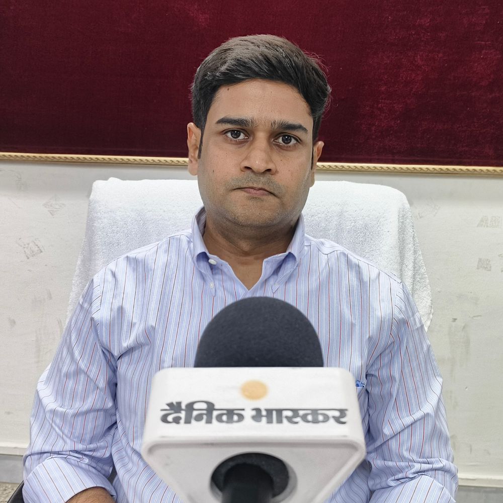 मऊ में गैंगस्टरों की 9.01 करोड़ की संपत्ति कुर्क:16 अपराधियों पर कार्रवाई, 9 जिलाबदर; तीन शस्त्र लाइसेंस निरस्त