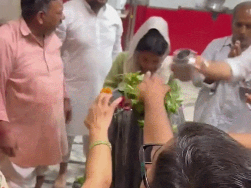 गुरुग्राम में शिवरात्रि पर ‘हर-हर महादेव’ के जयकारों की गूंज:मंदिरों में लाखों श्रद्धालुओं ने टेका मत्था, हरिद्वार से लौटे कांवड़ियों ने चढ़ाया गंगाजल