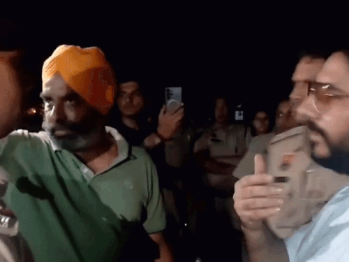 सिरसा में तहसीलदार-वकीलों में बहस, चेतावनी-जूते पड़ेंगे:पुलिस ने किया बीच-बचाव, तहसील परिसर में बना शेड हटाने गई थी प्रशासन की टीम