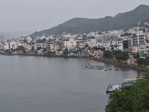 अजमेर में मौसम साफ, बारिश का इंतजार:अब तक सामान्य से 8 प्रतिशत ज्यादा बरसात, धूप निकलने से बढ़ेगी गर्मी