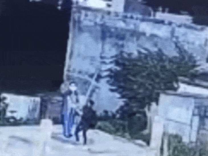 टीकमगढ़ में डॉ. अंबेडकर की प्रतिमा क्षतिग्रस्त:युवक ने पत्थर से बिगाड़ा चेहरा, CCTV फुटेज से पहचान जारी
