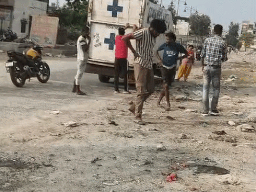 रेवाड़ी में 2 मौतों के बाद भी बेखौफ पशुपालक:कर्मचारियों से जबरन छुड़ा ले जा रहे पशु; 4 दिन बाद भी गिरफ्तारी नहीं