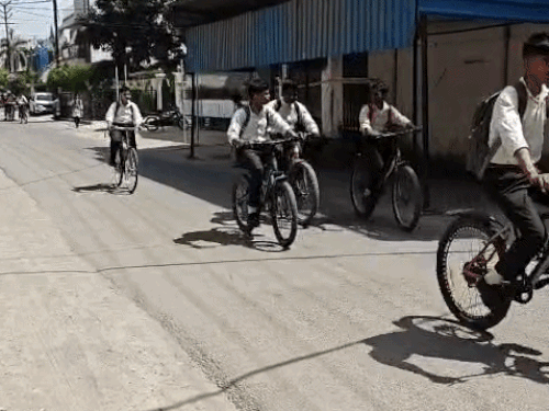 मेरठ में आज उमस से बढ़ेगी परेशानी:आसमान में छाए बादल, दोपहर बाद हल्की बारिश के आसार