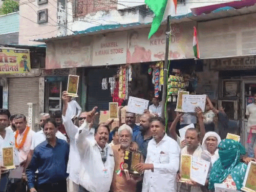 स्वतंत्रता दिवस पर वार्ड 88 में स्वच्छता मित्रों का सम्मान:पार्षद ने कहा- स्वच्छ और सुंदर वातावरण बनाने में इनकी सबसे बड़ी भूमिका