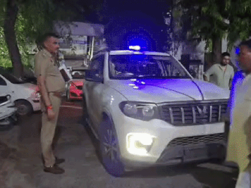 सोनीपत पुलिस ने स्टंटबाज 8 युवक पकड़े:इंस्टाग्राम पर रुतबा दिखाने के लिए की रैश ड्राइविंग; लाल बत्ती खरीदी, 6 गाड़ियां इंपाउंड
