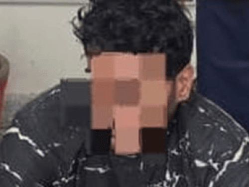 रेवाड़ी में ट्यूबवेलों से सामान चोरी का एक आरोपी पकड़ा:अंधेरे में साथी फरार; किसानों ने पुलिस को सौंपा- रिमांड पर लिया