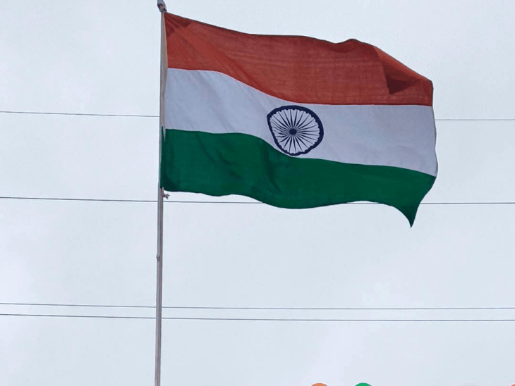 अशोकनगर कलेक्टर ने फहराया तिरंगा, परेड की सलामी ली:सीएम संदेश का सीधा प्रसारण; उत्कृष्ट प्रतिभाओं का सम्मान