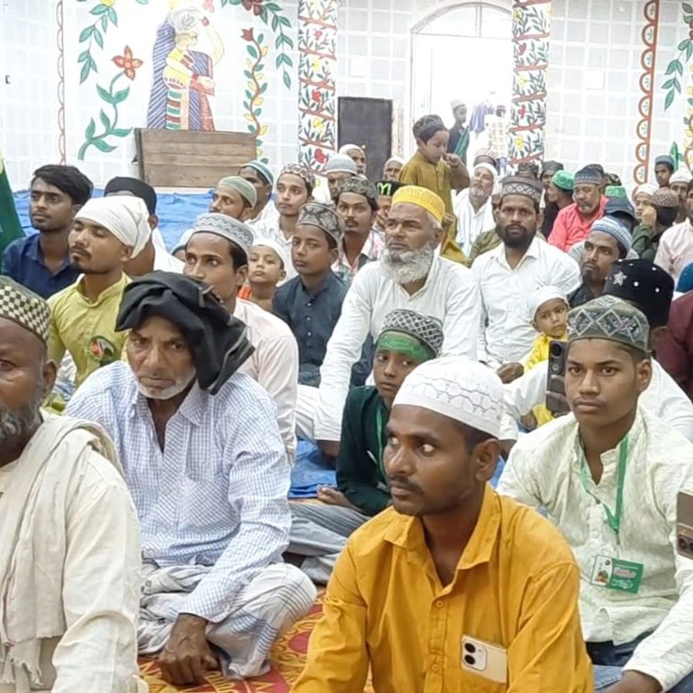 मधेपुरा में ईद मिलादुन्नबी पर निकला जुलूस:अमन, शांति, भाईचारे और इंसानियत का संदेश दिया; प्रशासन रहा अलर्ट