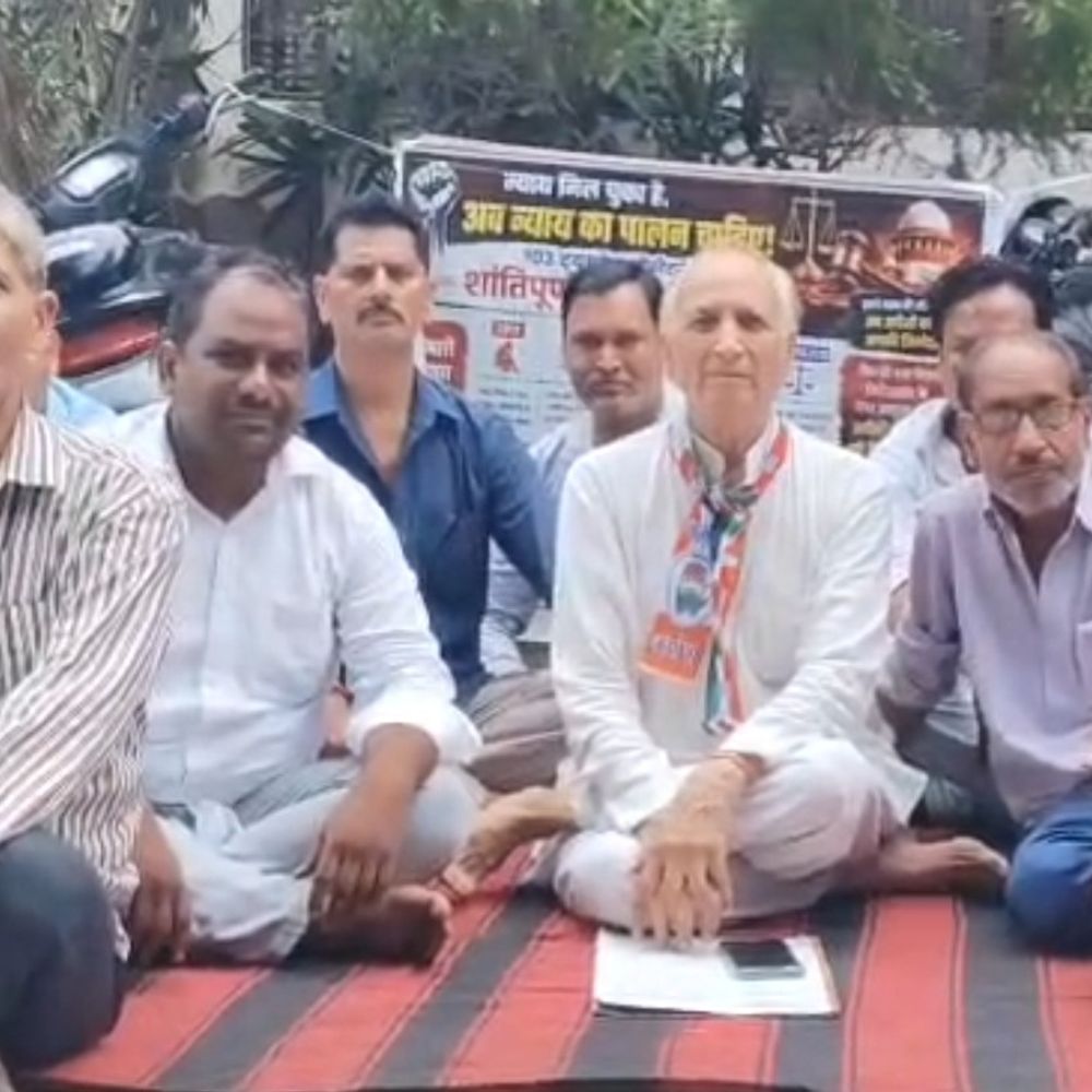 कांग्रेस ने नगर निगम के खिलाफ खोला मोर्चा:श्रम कानूनों का पालन, ऑपरेटरों की बहाली और ईडी जांच की मांग