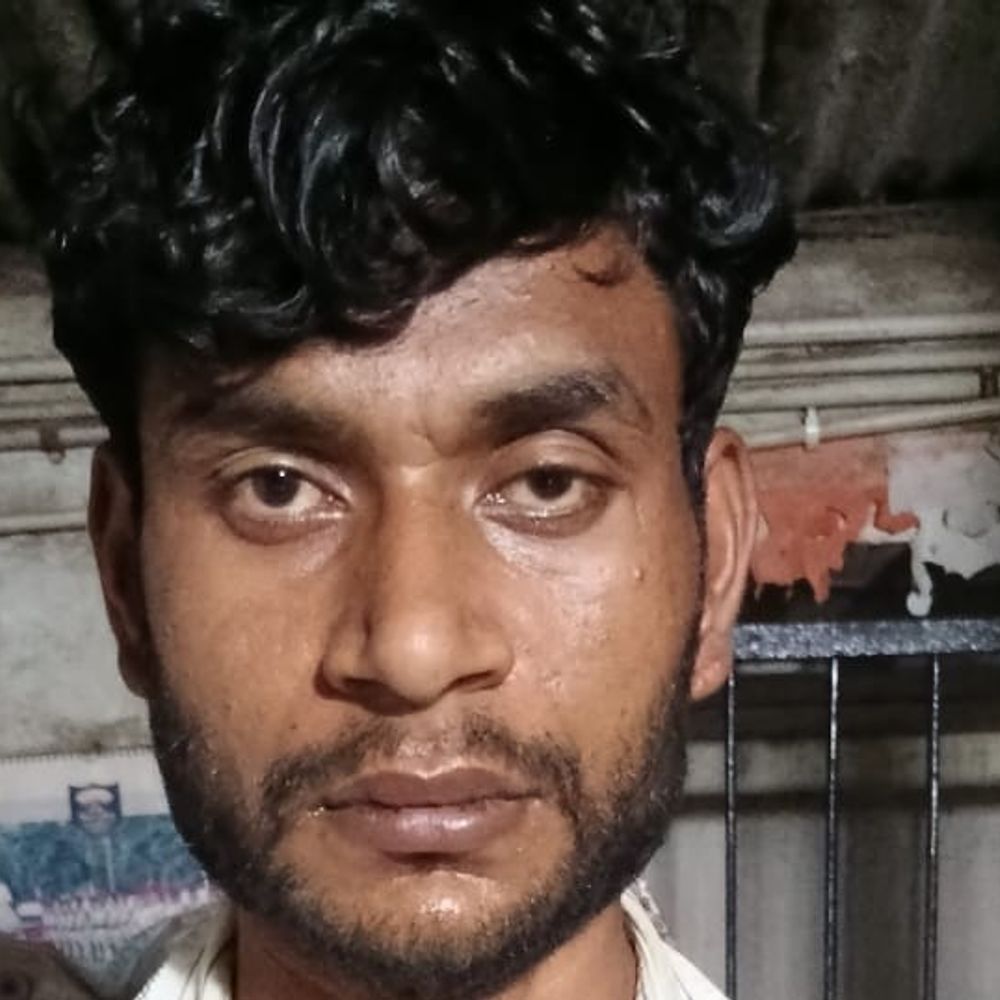 चोरी की बाइक के साथ 2 चोर गिरफ्तार:हाजीपुर में स्थानीय लोगों ने दोनों को मारपीट कर किया घायल
