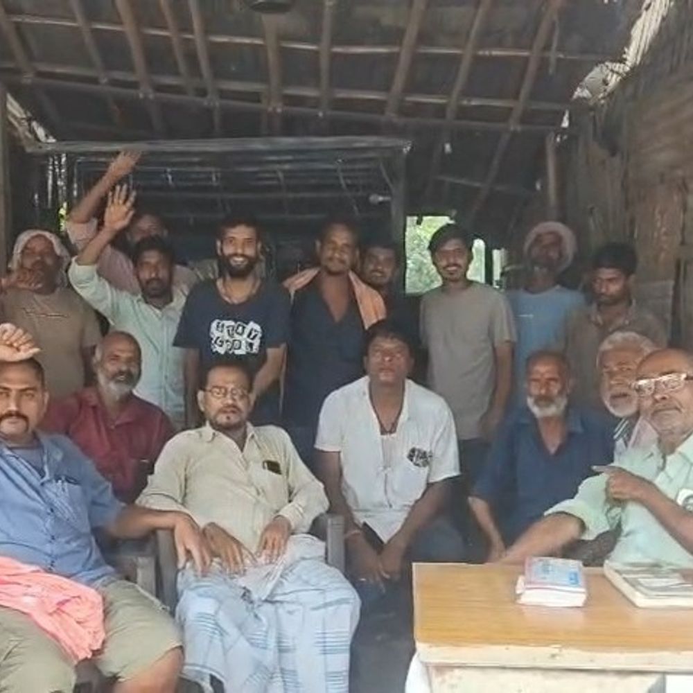 अररिया बस स्टैंड का टैक्स दोगुना:50 से बढ़ाकर 100 रुपए करने पर किरानी संघ का प्रदर्शन; बोले- सुविधाएं नहीं तो टैक्स क्यों बढ़ाया
