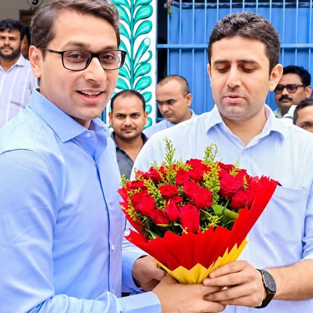 सीतामढ़ी के नए डीएम तनय सुल्तानिया ने संभाला पदभार:समाहरणालय पहुंचने पर दिया गया गार्ड ऑफ ऑनर , अधिकारियों के साथ की बैठक
