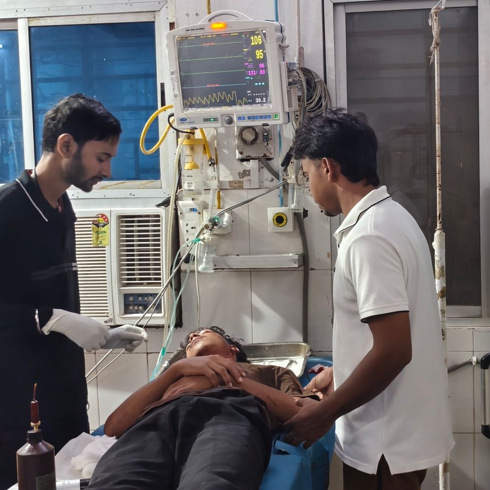 दुकानदार ने चाकू मारकर छात्र को किया घायल:शेखपुरा में अंडा खरीदने के विवाद में किया हमला, PMCH रेफर