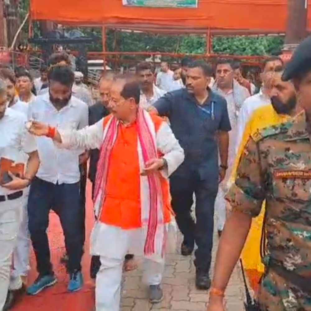 लखीसराय के अशोक धाम पहुंचे कृषि मंत्री विजय सिन्हा:रुद्राभिषेक कर सुख-समृद्धि की कामना, भगदड़ के बाद अंतिम सोमवारी की सुरक्षा कड़ी