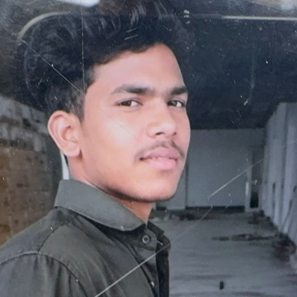 नवादा में बिजली तार की चपेट में आया युवक, मौत:खेत जाते समय करंट लगने से गई जान, ग्रामीणों ने की कार्रवाई की मांग
