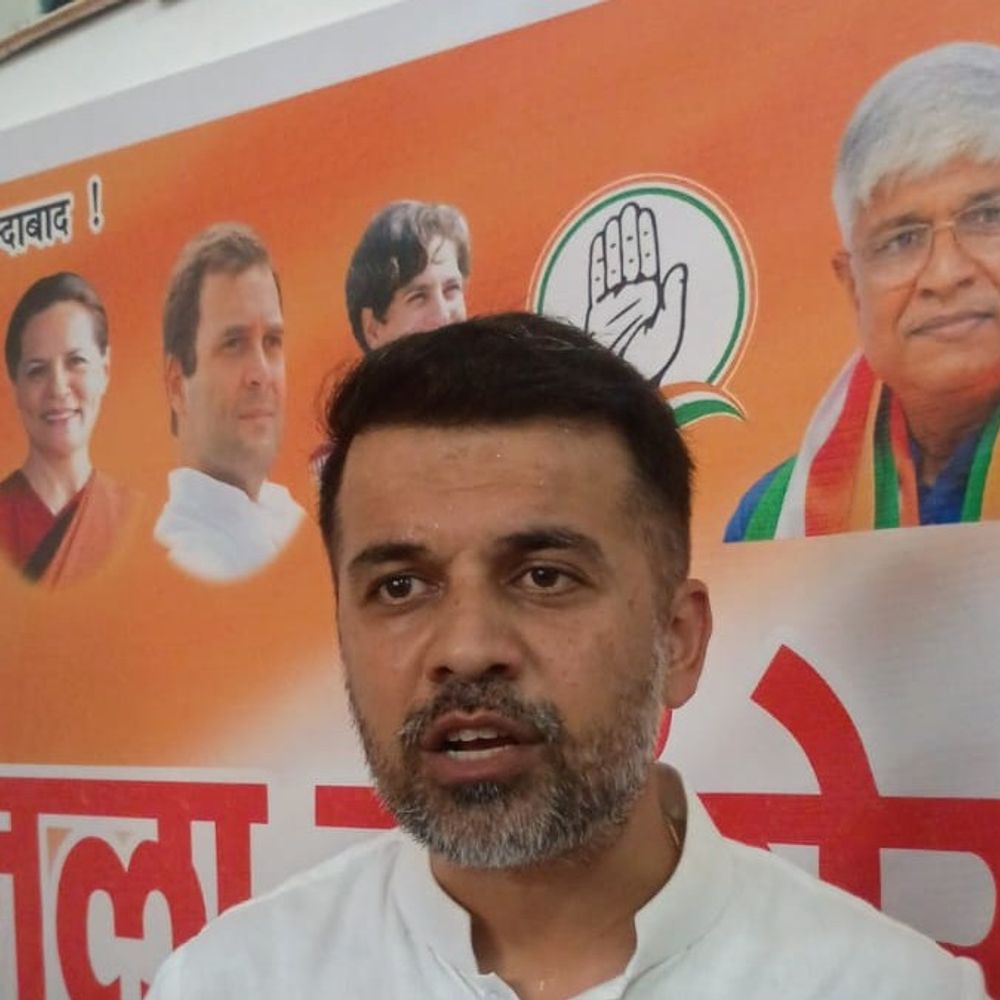 देवरिया में कांग्रेस सचिव का भाजपा सरकार पर हमला:महंगाई, पेट्रोल-डीजल और चीनी मिलों पर मांगा जवाब; बूथ स्तर पर संगठन मजबूत करने पर जोर