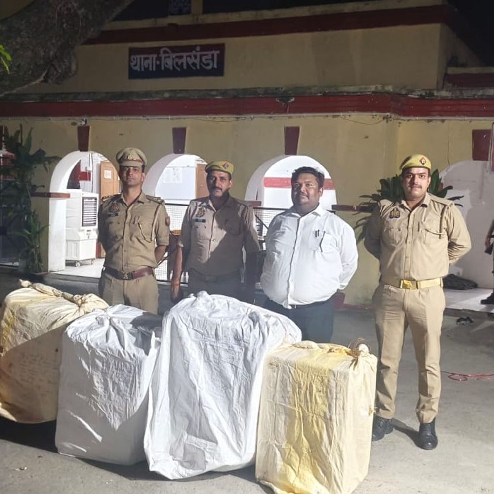 इलेक्ट्रॉनिक दुकान पर पुलिस का छापा:30 ऊषा कंपनी की डुप्लीकेट केतली और 25 प्रेस्टीज मिक्सर मिले, दुकानदार पर केस