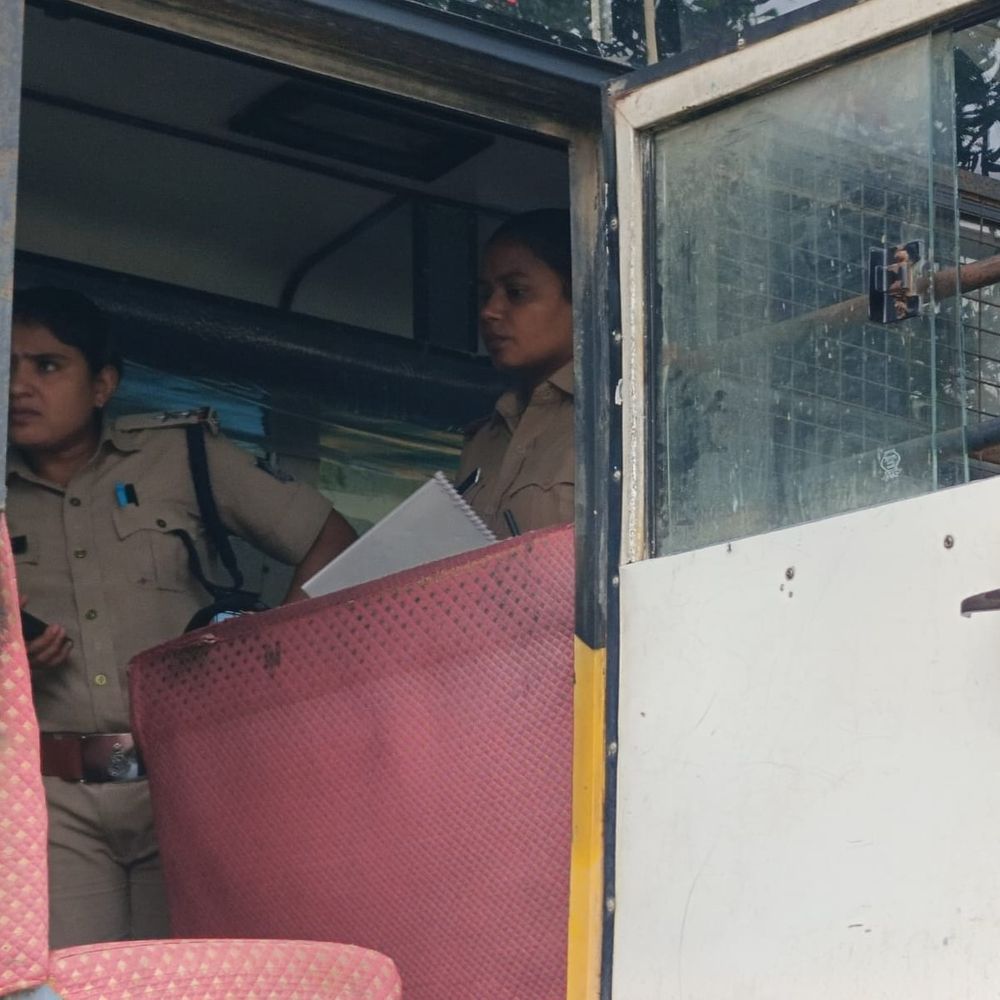 सतना में 26 स्कूल बसों की जांच:एक का फिटनेस निरस्त, 8 के चालान; कुल ₹30 हजार जुर्माना वसूला
