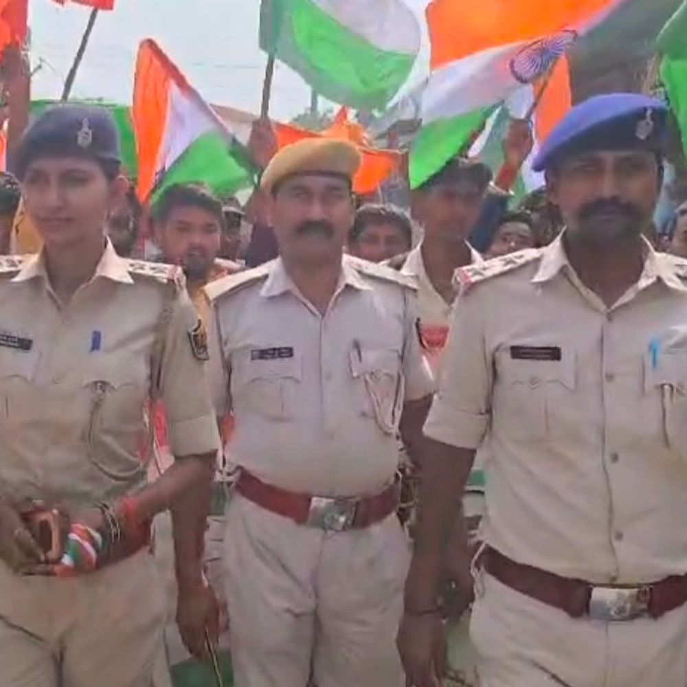 शेखपुरा में 6 किलोमीटर लंबी निकली भव्य तिरंगा यात्रा:सैकड़ों छात्र हुए शामिल, 500 मीटर लंबा तिरंगा बना आकर्षण का केंद्र