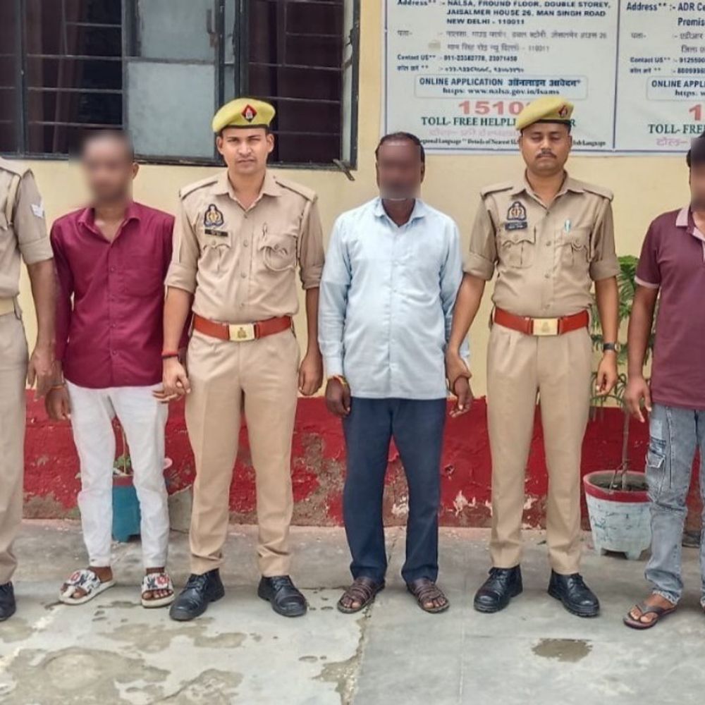 शौचालय विवाद में हमला, 3 गिरफ्तार:भदोही पुलिस ने जान से मारने की नीयत से हमला करने के आरोप में पकड़ा