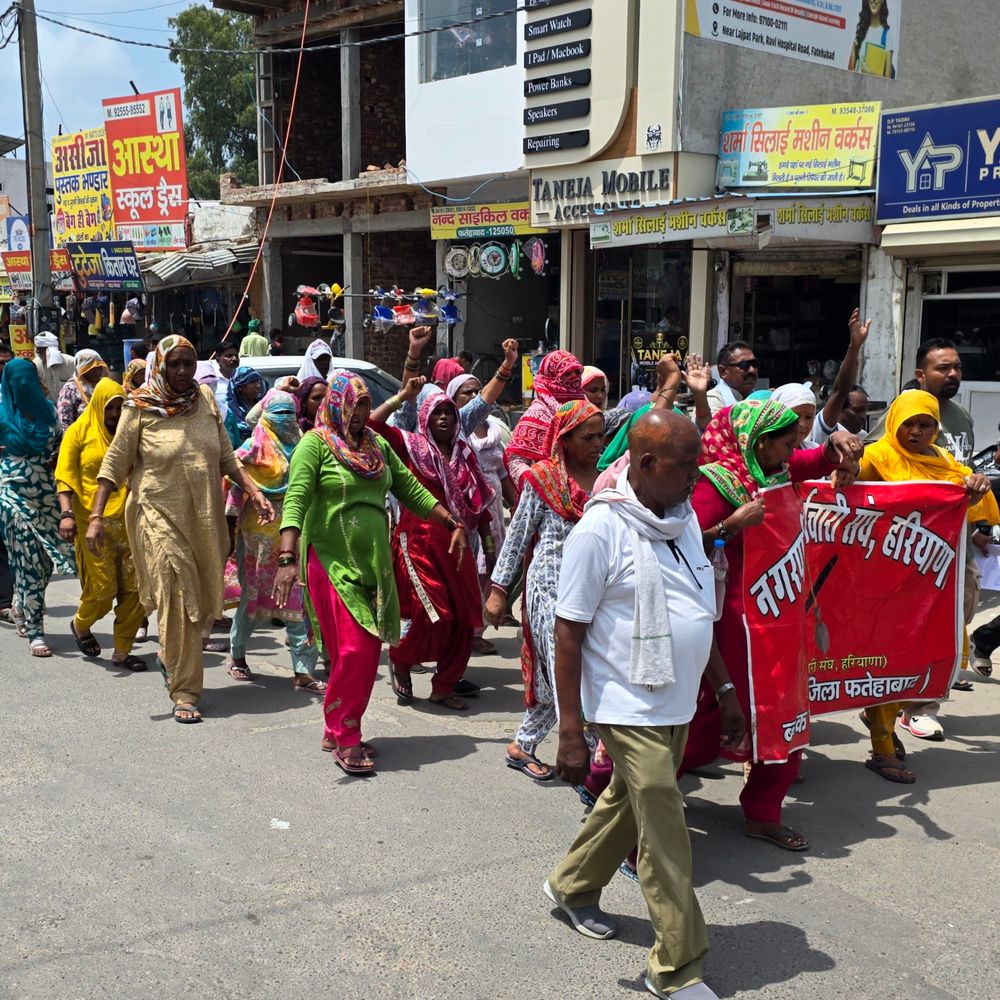 फतेहाबाद में सफाई कर्मचारियों की हड़ताल 12वें दिन जारी:मांगों को लेकर शहर में निकाला रोष मार्च; चेयरमैन को सौंपा मांग पत्र