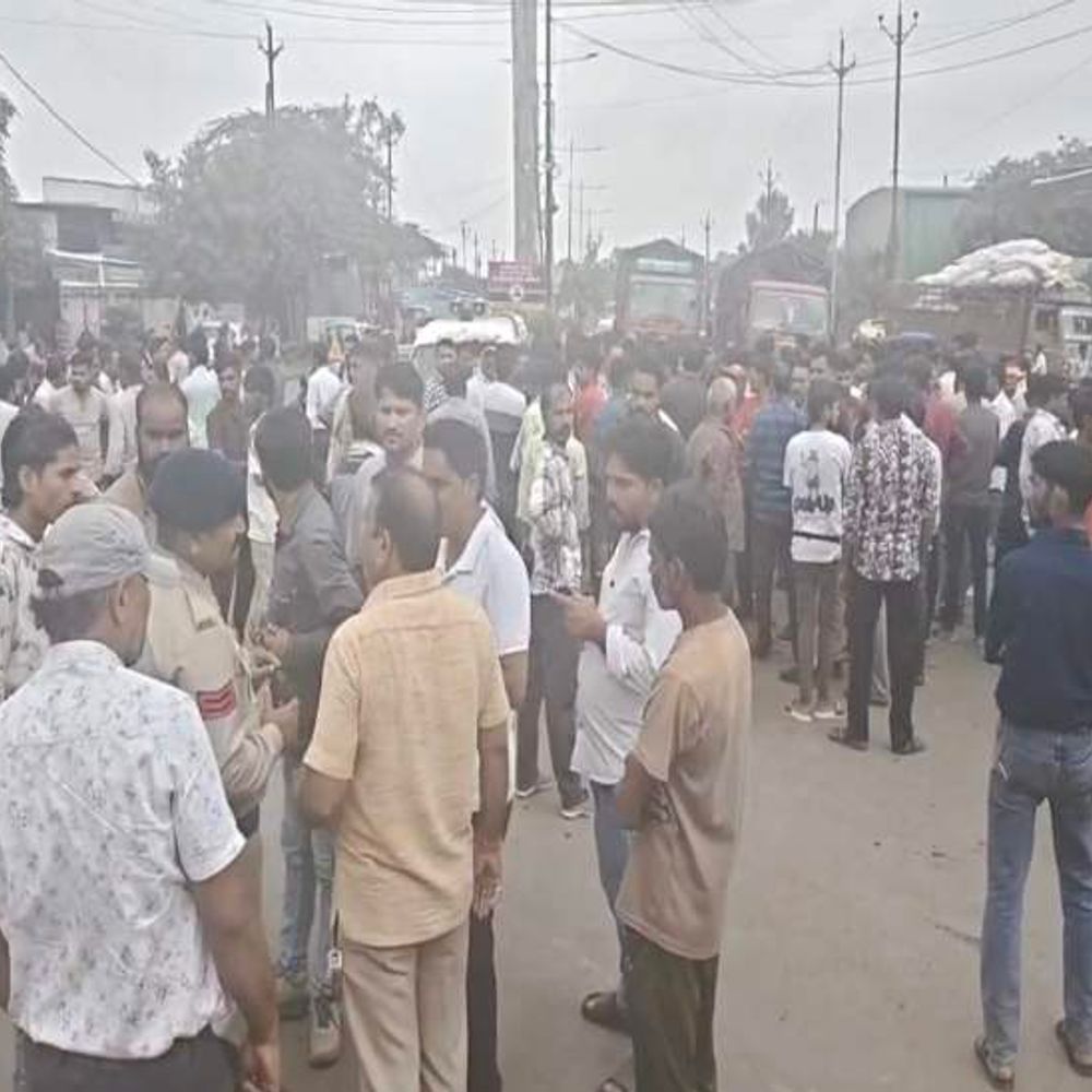 रेस्टोरेंट कर्मचारी की हत्या के बाद चक्काजाम:3 घंटे बाधित रहा इंदौर-उज्जैन मार्ग; भीड़ के खिलाफ एफआईआर दर्ज