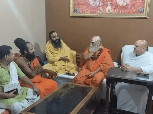 रामलला तृतीया से पूर्णिमा तक झूले पर देंगे दर्शन:अयोध्या में कुबेर टीला पर भी होगा झूलनोत्सव, पुजारियों का ड्रेस कोड तय होगा