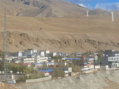 भारत-तिब्बत ट्रेड- चीन गए 14 व्यापारियों को मिली दुकानें:79 अभी अनुमति के इंतजार में, गुंजी में खुले में पड़ा करोड़ों का सामान