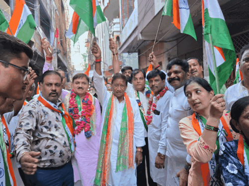 कानपुर में BJP की तिरंगा यात्रा:आर्यनगर और गोविंदनगर विधानसभा में विधायक और MLC शामिल हुए, अनिल दीक्षित बोले- तिरंगा देश की आन, बान और शान