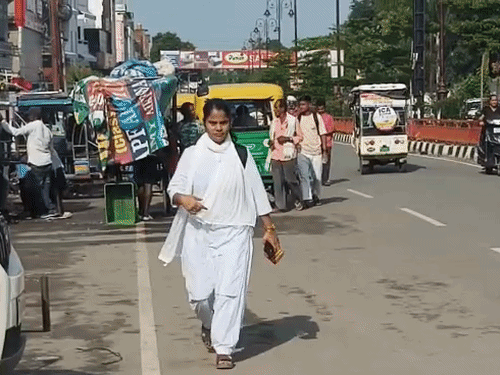 गोरखपुर में सुबह से ही निकली तीखी धूप:गुरुवार को 26.3 मिमी बारिश, अगले दो दिन होगी छिटपुट बरसात