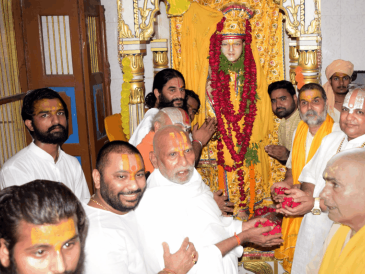 बाबा रामप्रसादाचार्य का तिलक खुद श्री सीता ने किया:महंत देवेंद्रप्रसादाचार्य बोले-सीताकुंड के निर्जन वन में आचार्य श्री ने कठोर तप की