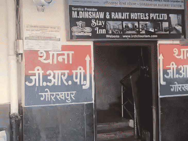 गोरखपुर से GRP ने दबोचा गैंगस्टर अपराधी:गैंगस्टर एक्ट के वारंटी समेत कई मामलों में नाम, कोर्ट में पेश कर भेजा गया जेल