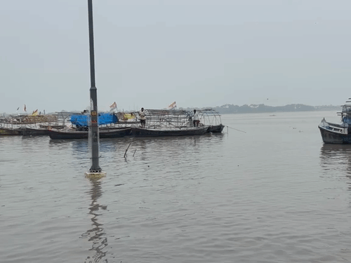 प्रयागराज में बढ़ने लगा बाढ़ का खतरा, जलस्तर में बढ़ोतरी:नागवासुकी मंदिर तक पहुंचा पानी, 24 घंटे में 37-38 सेमी की बढ़ोतरी