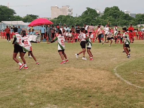 स्टेट विद्यालयी हैंडबाल प्रतियोगिता का फाइनल आज:वाराणसी की बालिका टीम तीनों वर्गों में सेमीफाइनल में जीती, बस्ती, अलीगढ और झांसी को हराया