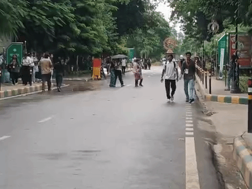गरज-चमक के साथ आंधी-बारिश के आसार, दिनभर छाए रहेंगे बादल:बारिश के चलते गर्मी से मिली राहत, पारा 30.2 डिग्री सेल्सियस