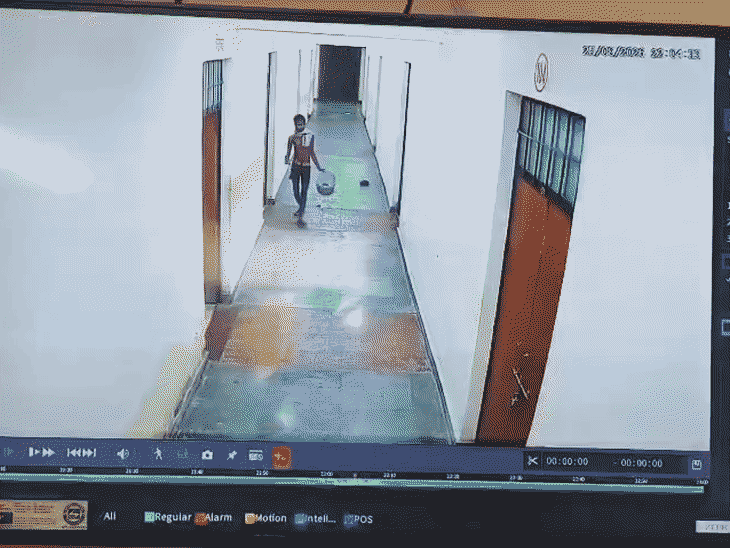 ब्लाइंड-स्कूल में 8वीं के छात्र ने सुसाइड किया:गोरखपुर में पिता बोले- जन्म से देख नहीं सकता था बेटा, दुनिया घूमाने के लिए कहता था