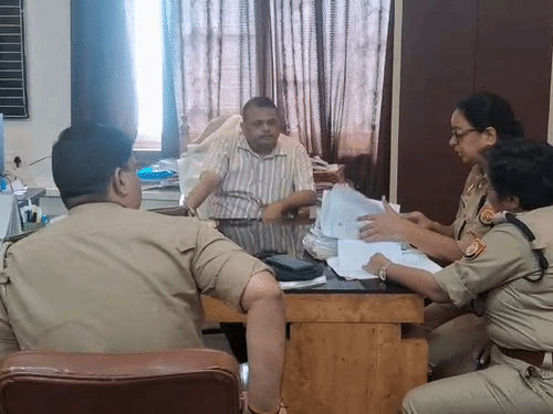 अधिकारियों से पूछताछ के लिए SIT के 30 सवाल तैयार:कानपुर नगर निगम की 17 फाइलों में मिली गड़बड़ी, गोविंद शर्मा के घर छापेमारी