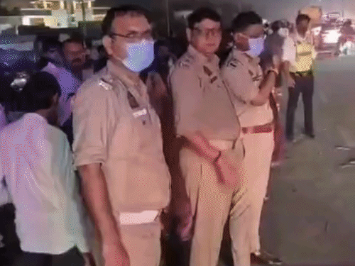 रक्षाबंधन पर गाजियाबाद में आज भी वाहनों का डायवर्जन:शहर से लेकर एक्सप्रेस वे तक संभलकर निकलें, आधी रात जाम में फंसे रहे हजारों वाहन