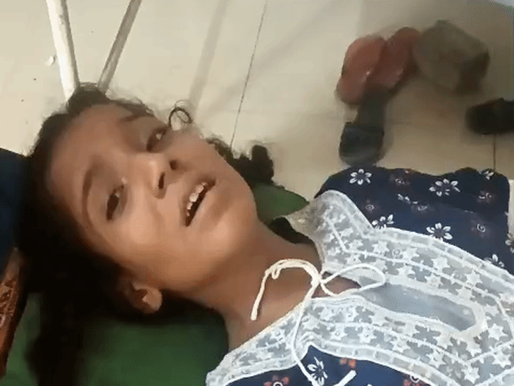 हरदोई में टीचर की पिटाई के बाद छात्रा की मौत:बोली- हमें गुरुजी ने बहुत मारा था, प्रधानाध्यापक और आरोपी टीचर निलंबित