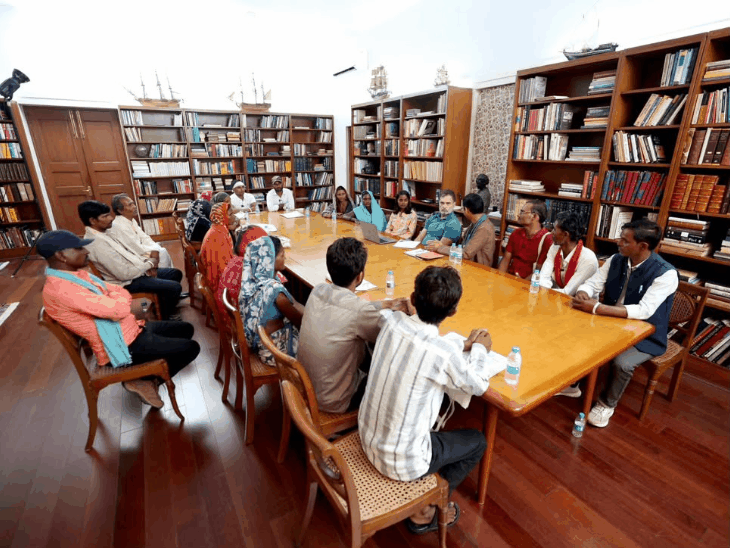 राहुल गांधी बोले- लड़ाई में मैं आदिवासी भाई-बहनों के साथ:केन-बेतवा लिंक प्रोजेक्ट के प्रभावितों से मिले; संसद में मुद्दा उठाने का वादा किया