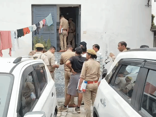 सहारनपुर में सिपाही की पत्नी ने खुद को मारी गोली:दो बेटियों के साथ किराए के मकान में रहती थी, सुसाइड का कारण नहीं पता चला