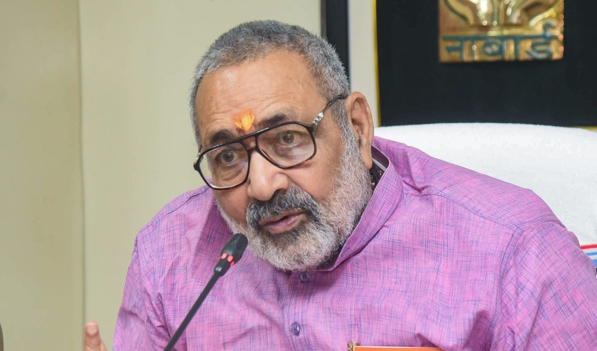 भारत में रहना है तो संविधान मानो! Hijab पर Giriraj Singh का Owaisi को तीखा जवाब