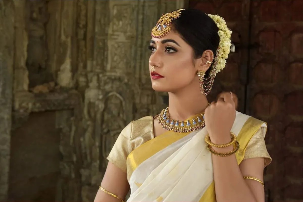 Gold Silver Price Today: सोने की घरेलू हाजिर कीमतों में गिरावट, जानिए आपके शहर में क्या हैं 24, 22, 18 कैरेट गोल्ड के रेट