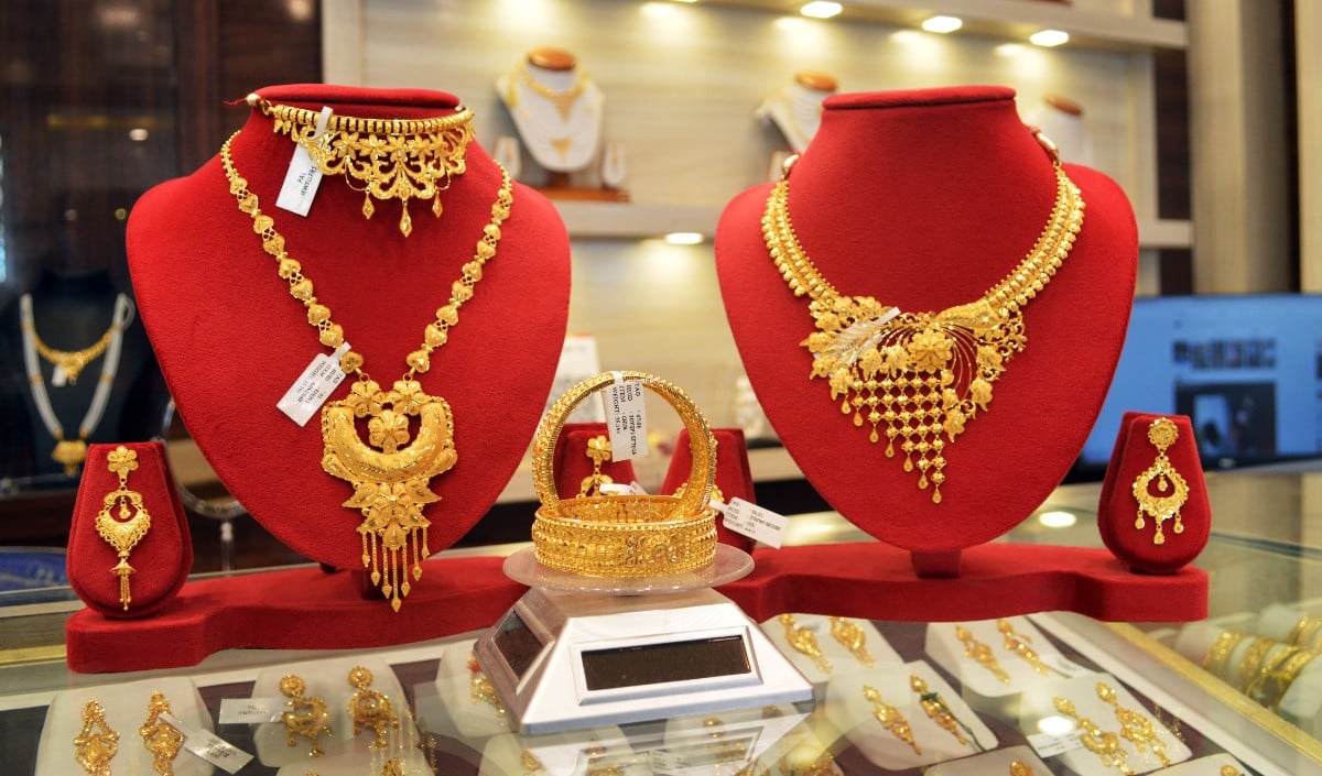 MCX Gold- Silver Price | सोने-चांदी की कीमतों में जोरदार उछाल! डॉलर कमजोर होते ही MCX पर चमकीं कीमती धातुएं