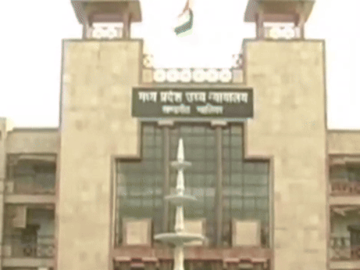 साइबर सेल TI पहुंचीं हाईकोर्ट, कोर्ट में पेश हुआ बच्चा:महिला टीआई ने आयकर अधिकारी पति पर बेटे को बंधक बनाने का आरोप लगाया